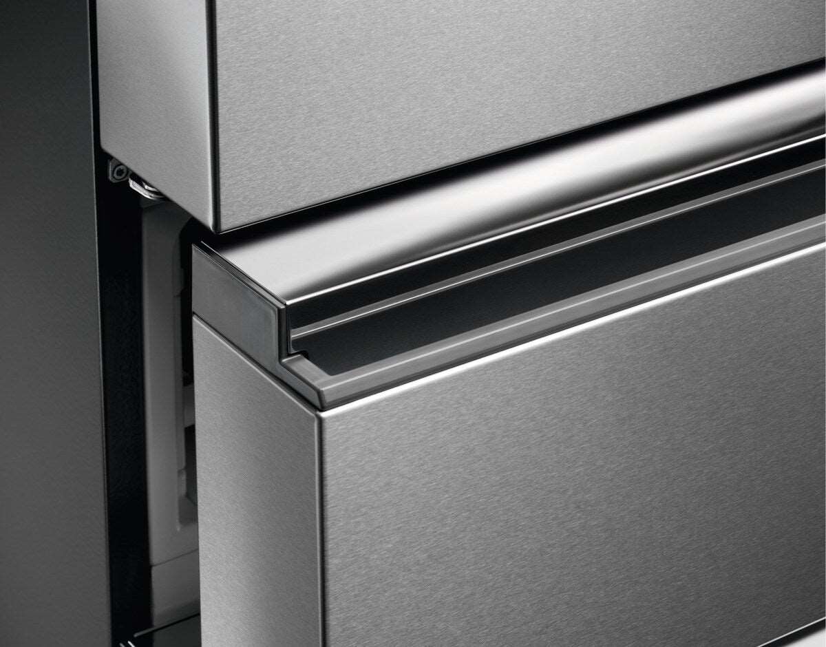 AEG RMB954E9VX Plumbed Stainless Steel American Fridge Freezer - Image 4