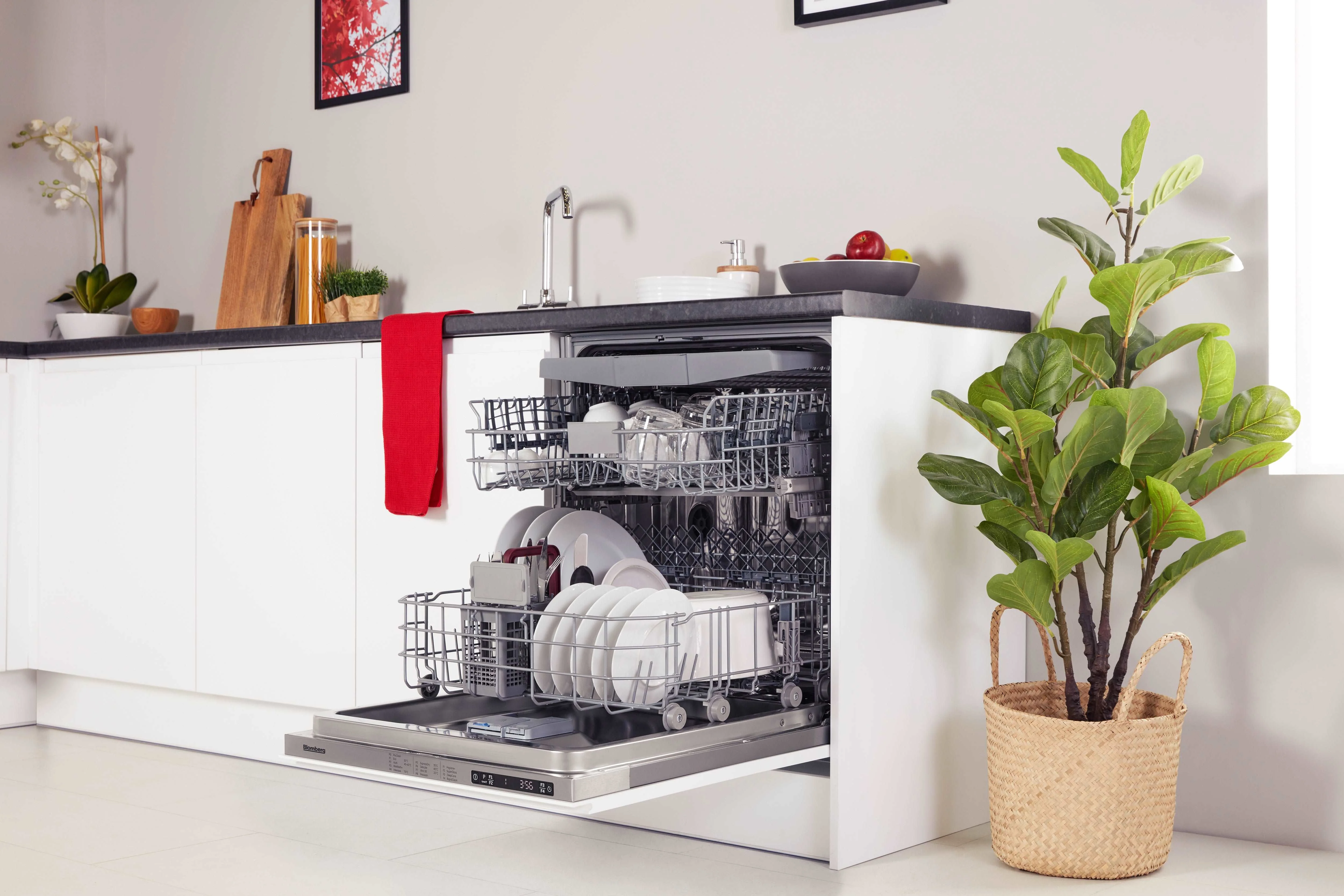 Blomberg LDV63440 Integrated Full Size Dishwasher - Image 3